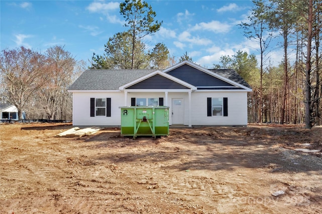 ranch-style house featuring a shingled roof