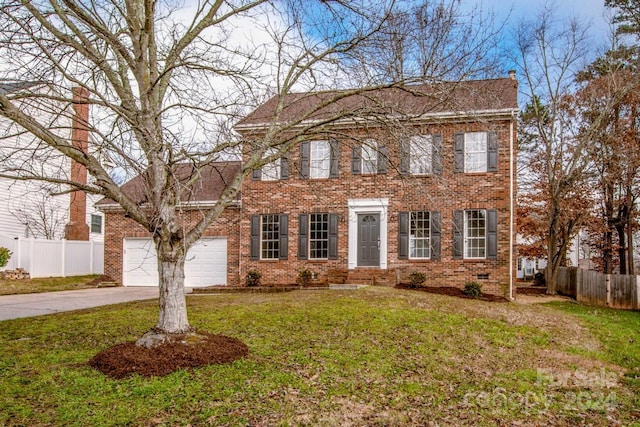 view of front of home featuring a front lawn and a garage