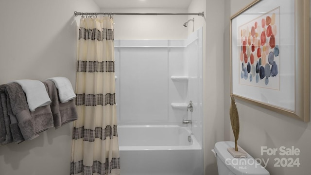 bathroom with shower / tub combo with curtain and toilet