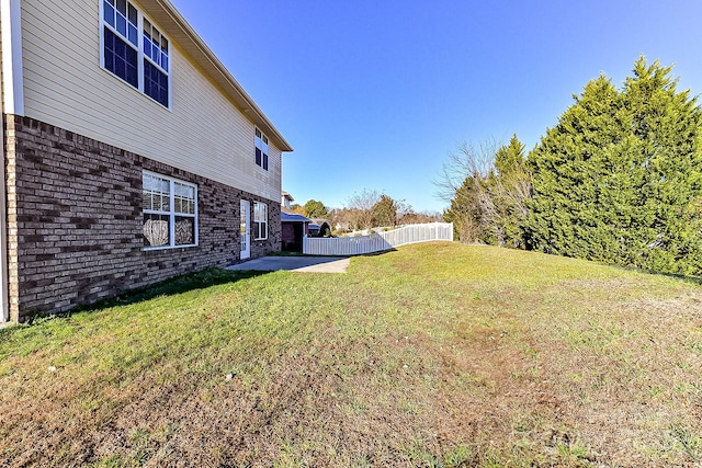 view of yard featuring a patio area