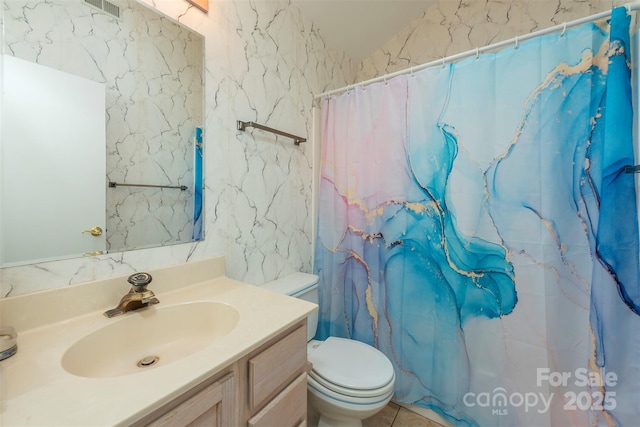 bathroom featuring walk in shower, vaulted ceiling, vanity, and toilet