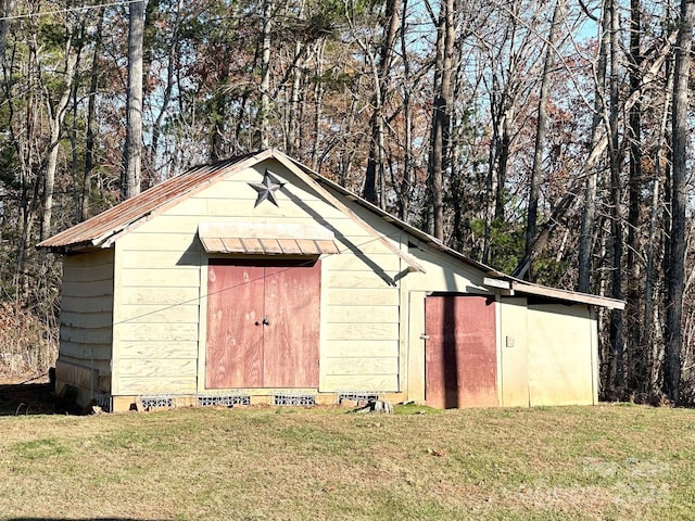 view of outdoor structure with a lawn