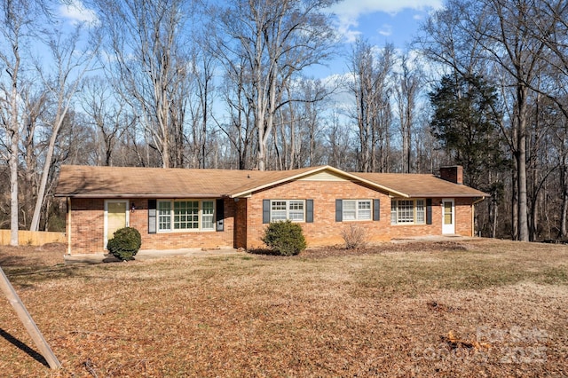 ranch-style house featuring a front lawn