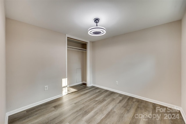 unfurnished bedroom featuring light wood-type flooring and a closet