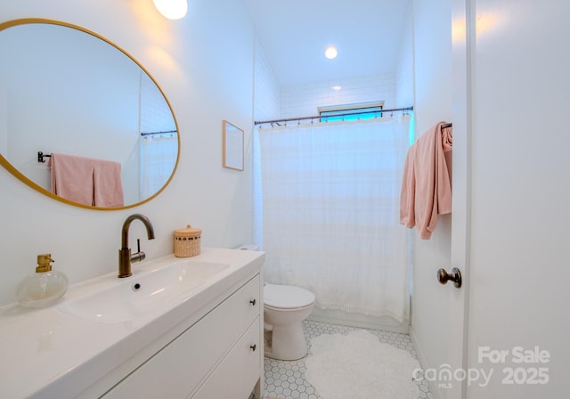 full bathroom featuring vanity, toilet, and shower / tub combo with curtain