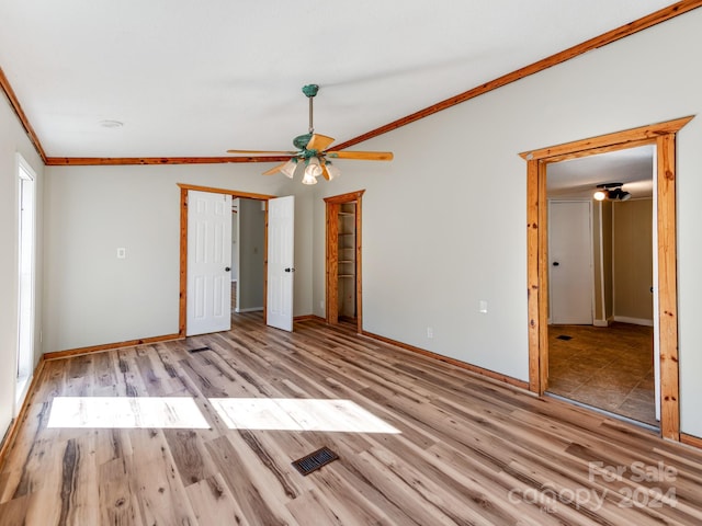 unfurnished bedroom featuring light hardwood / wood-style flooring, ceiling fan, and ornamental molding