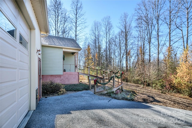 view of yard with a garage