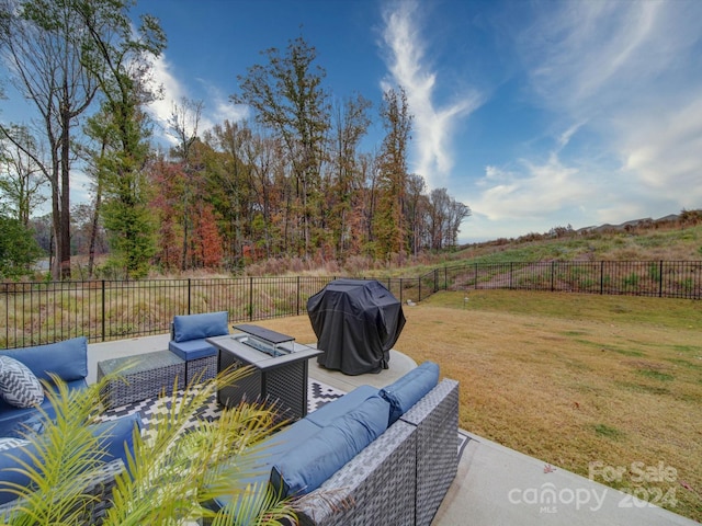 view of yard with outdoor lounge area