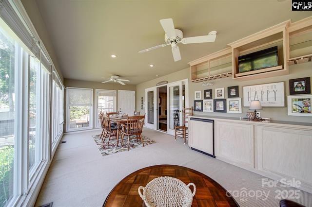 sunroom featuring a ceiling fan