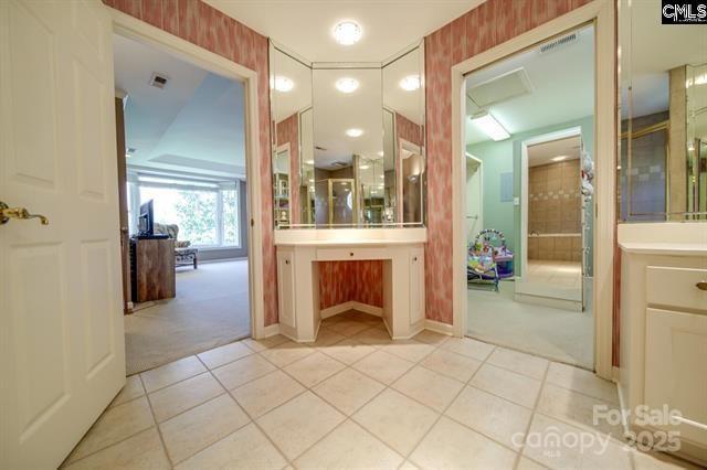 full bathroom featuring baseboards, tile patterned floors, visible vents, and wallpapered walls