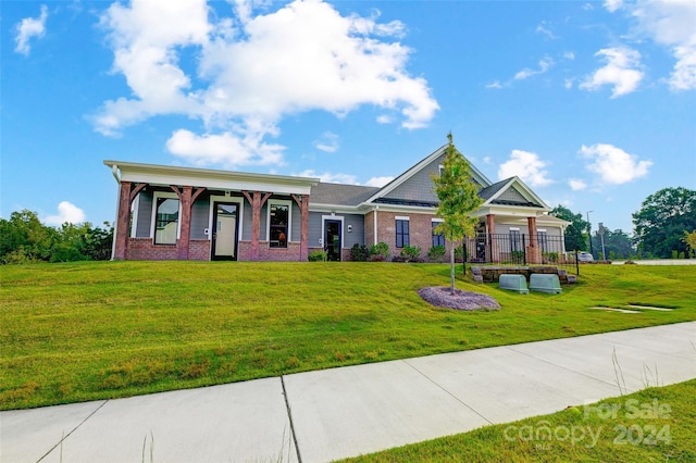 view of front of property featuring a porch and a front lawn