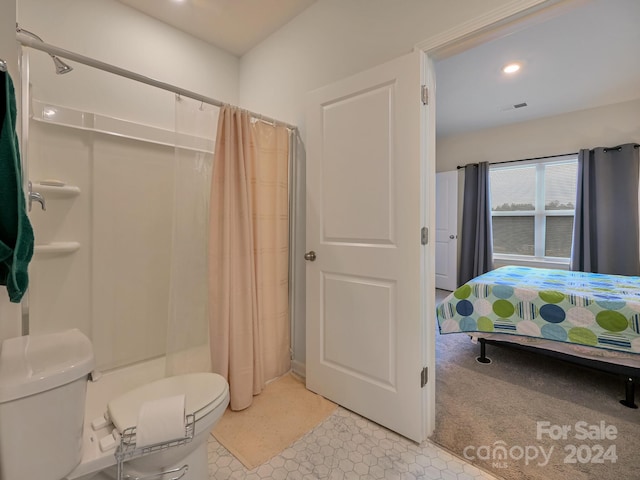 bathroom featuring curtained shower and toilet