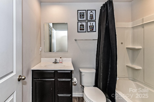 full bathroom with shower / tub combo with curtain, vanity, and toilet