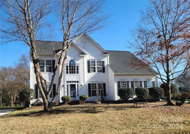 view of front facade with a front lawn