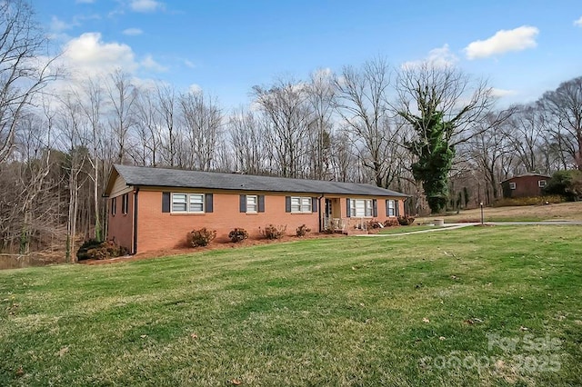 ranch-style home with brick siding and a front yard