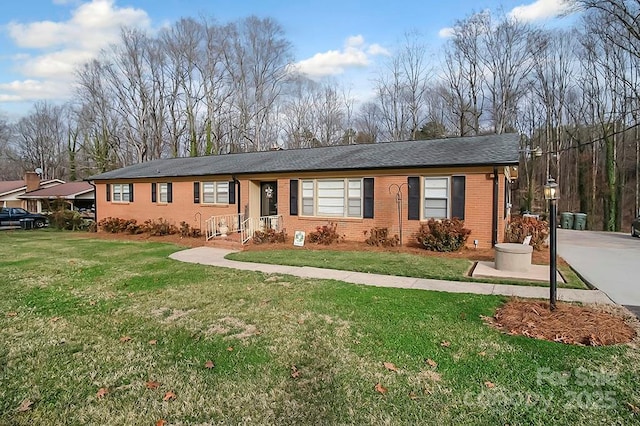 single story home featuring brick siding and a front lawn