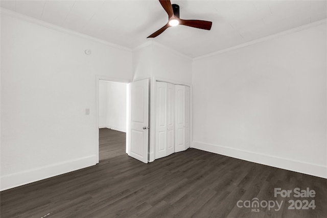 empty room with dark hardwood / wood-style floors, ceiling fan, and ornamental molding