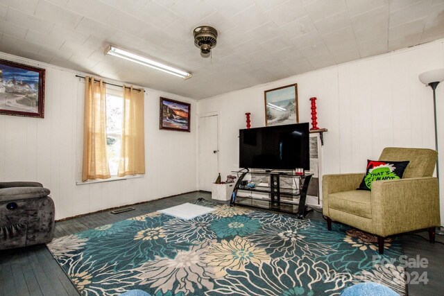 241 4th Ave N, Taylorsville, NC 28681 - living area featuring hardwood / wood-style flooring