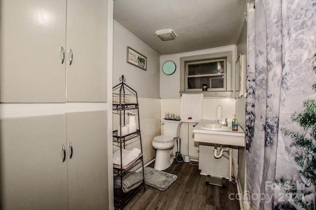 bathroom featuring a shower with curtain, sink, hardwood / wood-style floors, and toilet