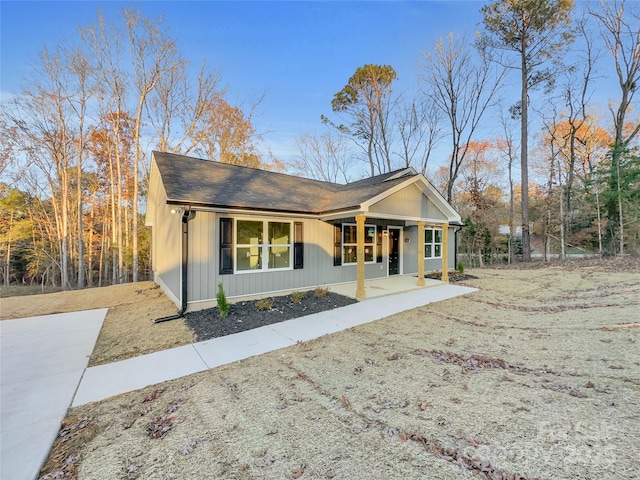 ranch-style house with covered porch