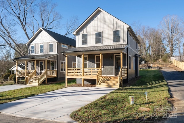 view of front of property featuring covered porch and a front yard