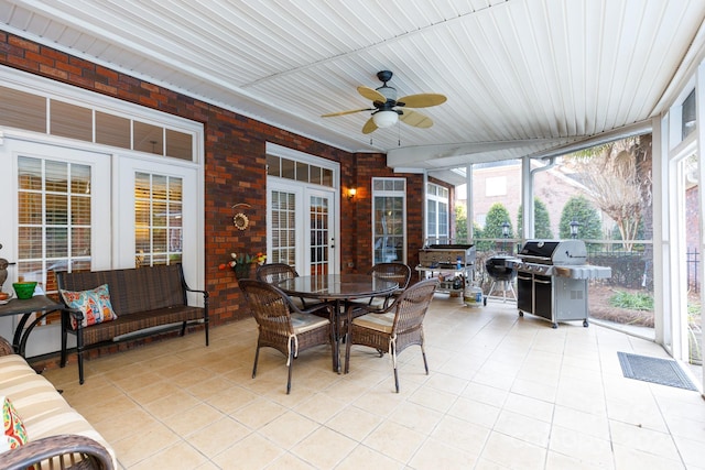 sunroom / solarium with ceiling fan