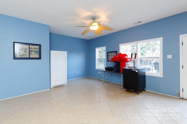 unfurnished room featuring ceiling fan