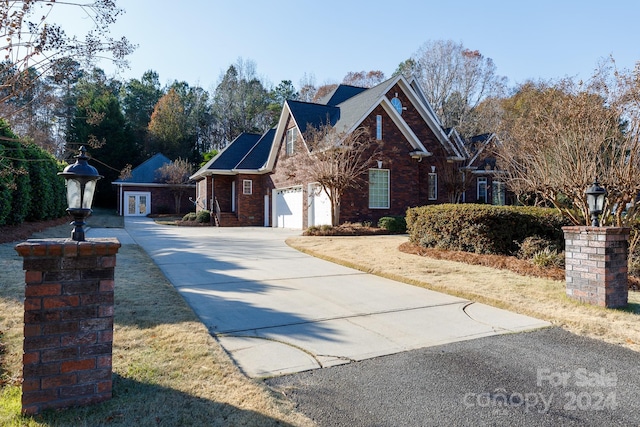 view of front facade with a garage