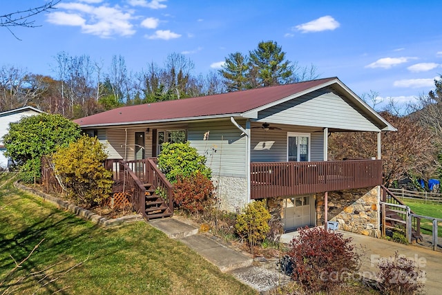 view of front of house with a front lawn, a porch, and a garage