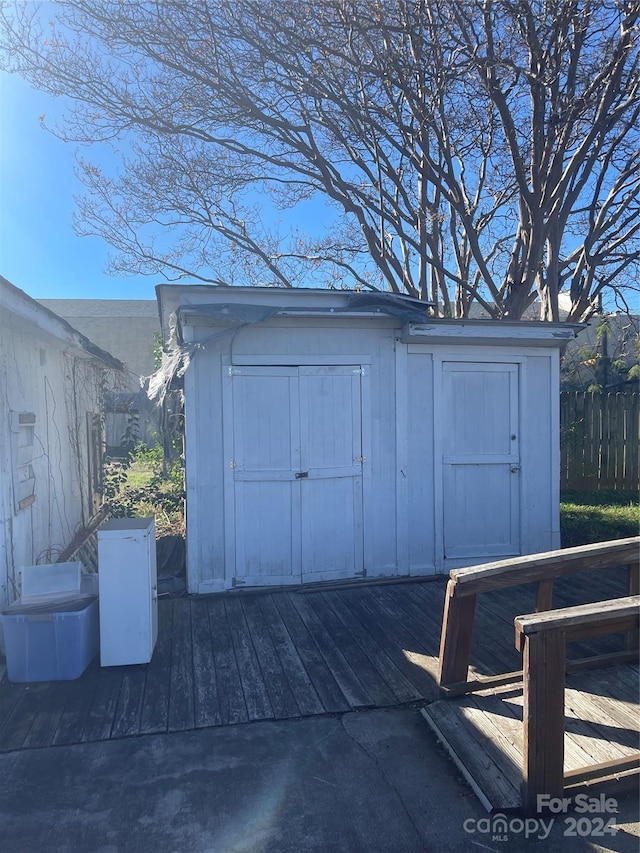 view of outbuilding