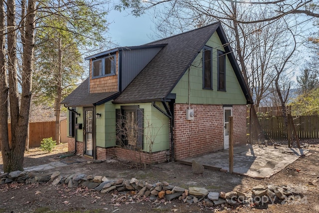 view of front of property featuring a patio area