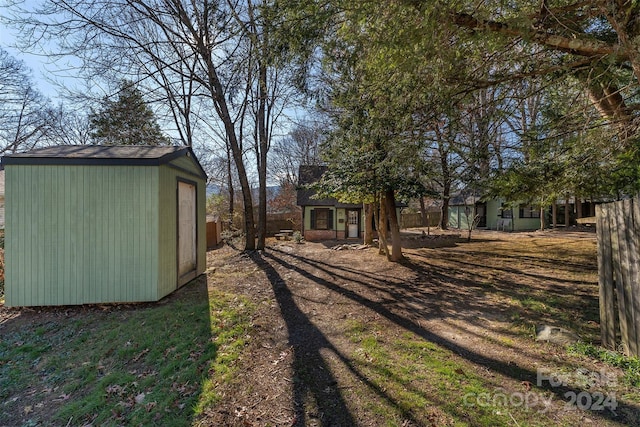 view of yard with a storage unit