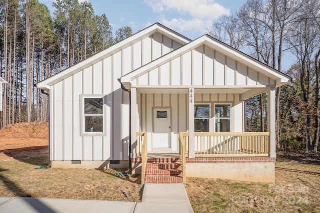 view of front of property with covered porch