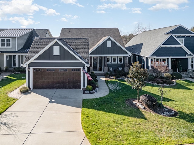 craftsman inspired home featuring a front lawn