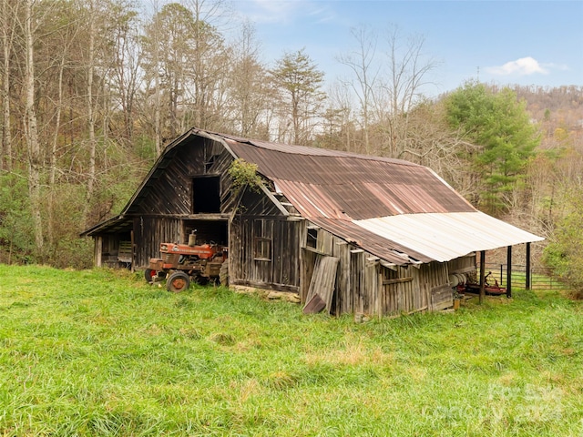 view of outbuilding