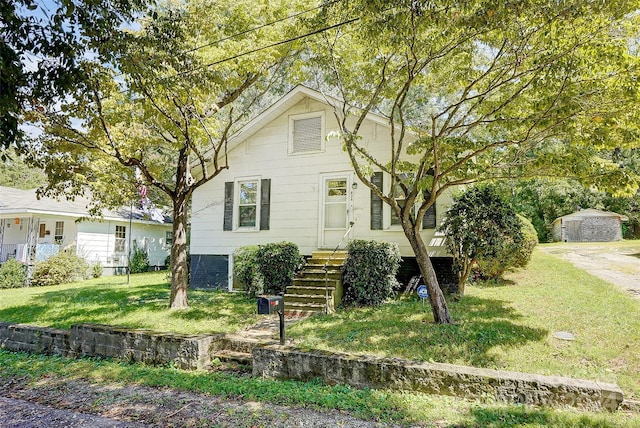 view of front of house with a front lawn