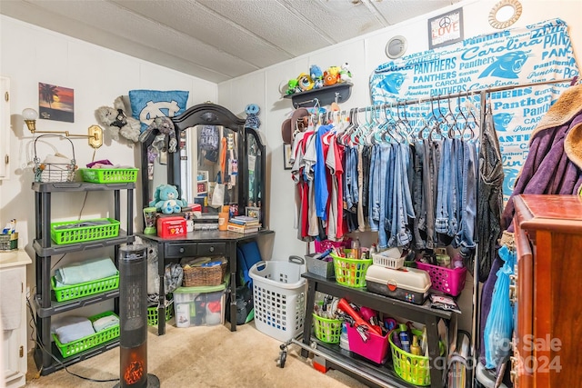 walk in closet featuring carpet