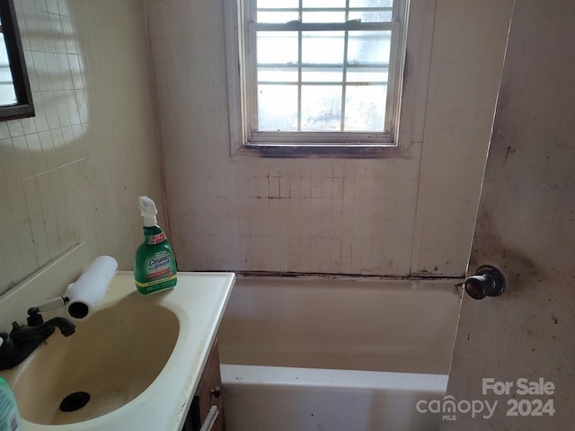 bathroom featuring a bathtub and vanity