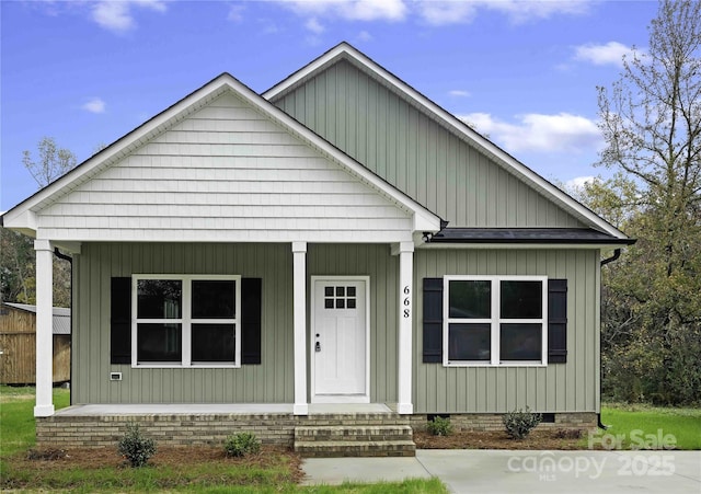 view of front of home featuring a porch