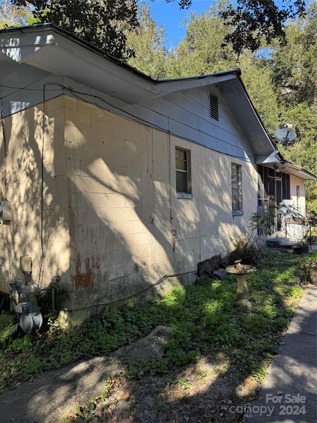 view of home's exterior