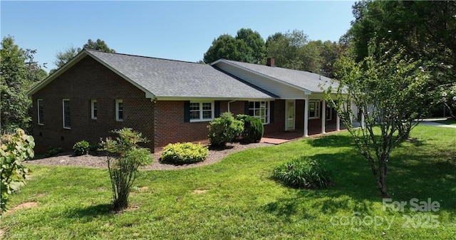 view of front of home with a front lawn