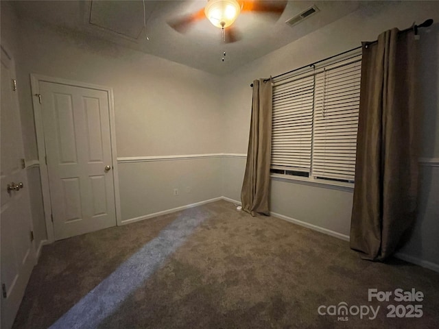 carpeted spare room featuring ceiling fan