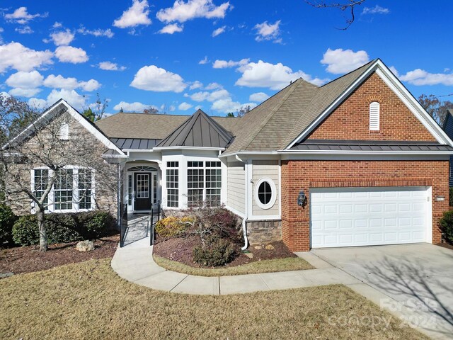 view of front of property with a front yard