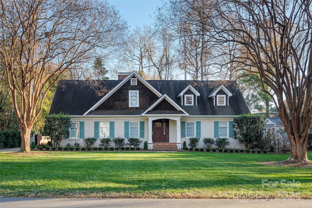 view of front of house with a front lawn