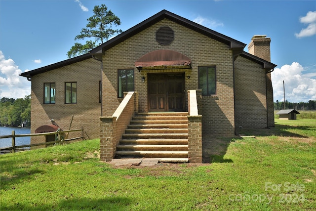 view of front of house with a front yard