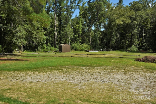 view of yard with a storage unit