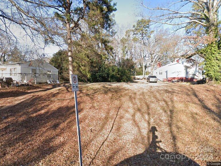 2451 Columbus Cir Unit 19, Charlotte, NC 28208 - photo 1