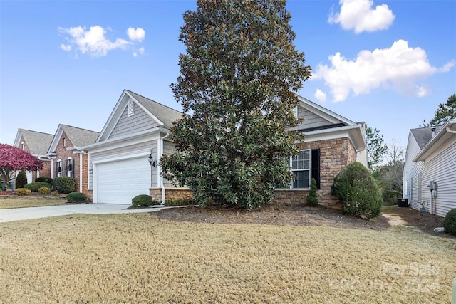 view of front facade featuring a front yard and a garage