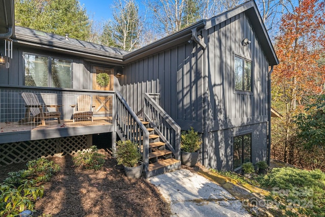 entrance to property featuring a deck