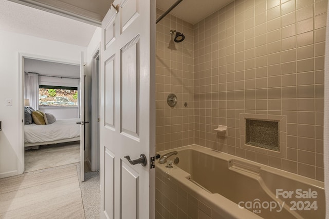 bathroom featuring tiled shower / bath combo